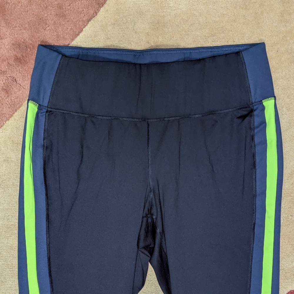Side Stripe Wicking Legging - Picture 4 of 9